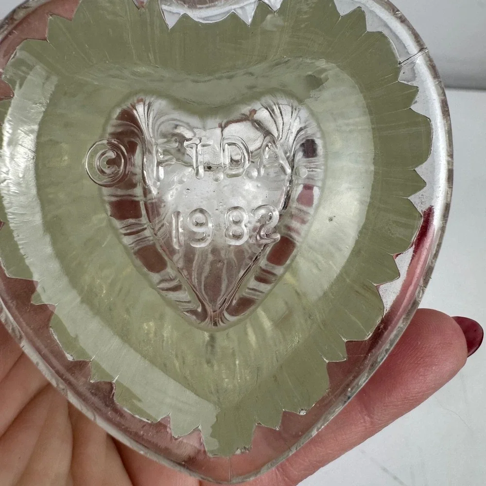 Vintage FTDA 1982‎ Heart Shaped Clear Ribbed Glass Flower Vase Romantic Decor
